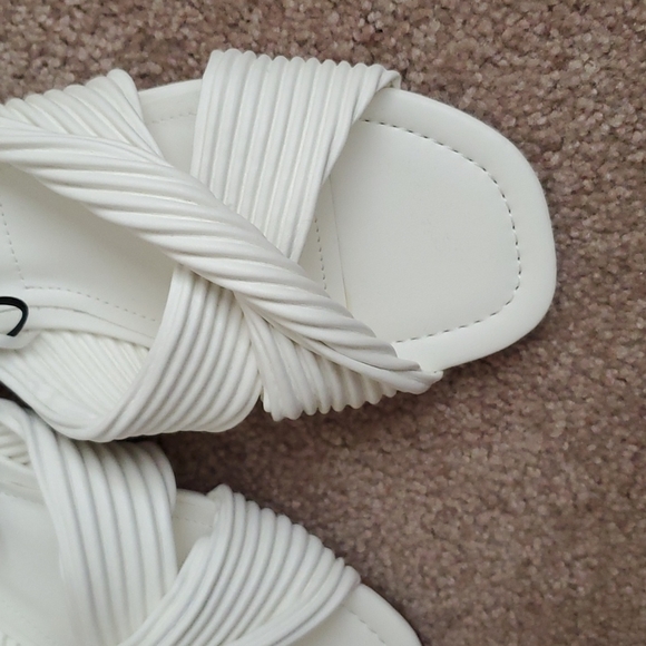 Zara* Flat Sandals Pleated White - Picture 5 of 5